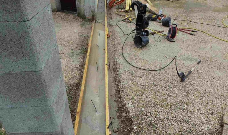 Réaliser un seuil de portail en béton - Tuto bricolage